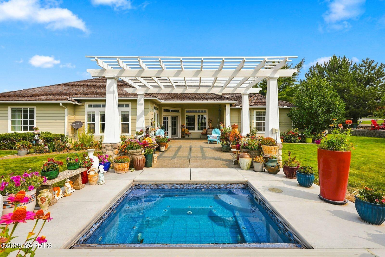 70 Canyon Gate Ln