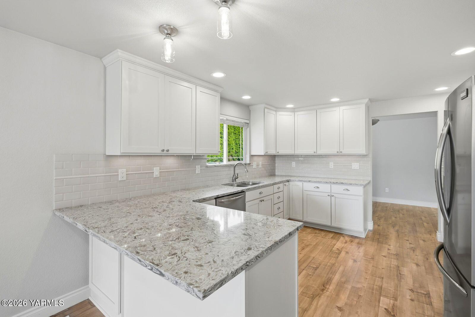 30 Rolling Hills Dr