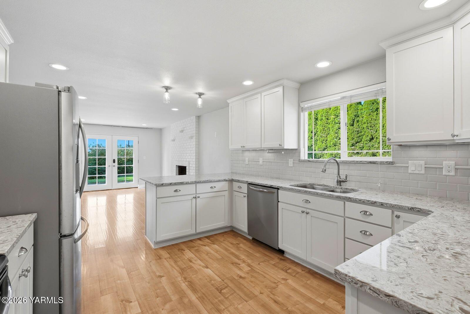 30 Rolling Hills Dr