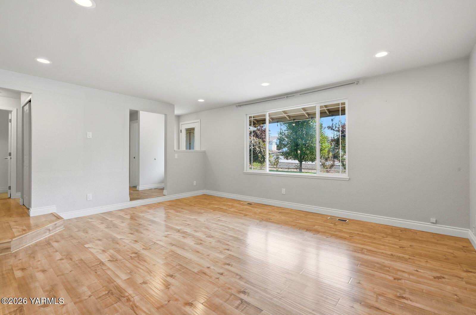30 Rolling Hills Dr
