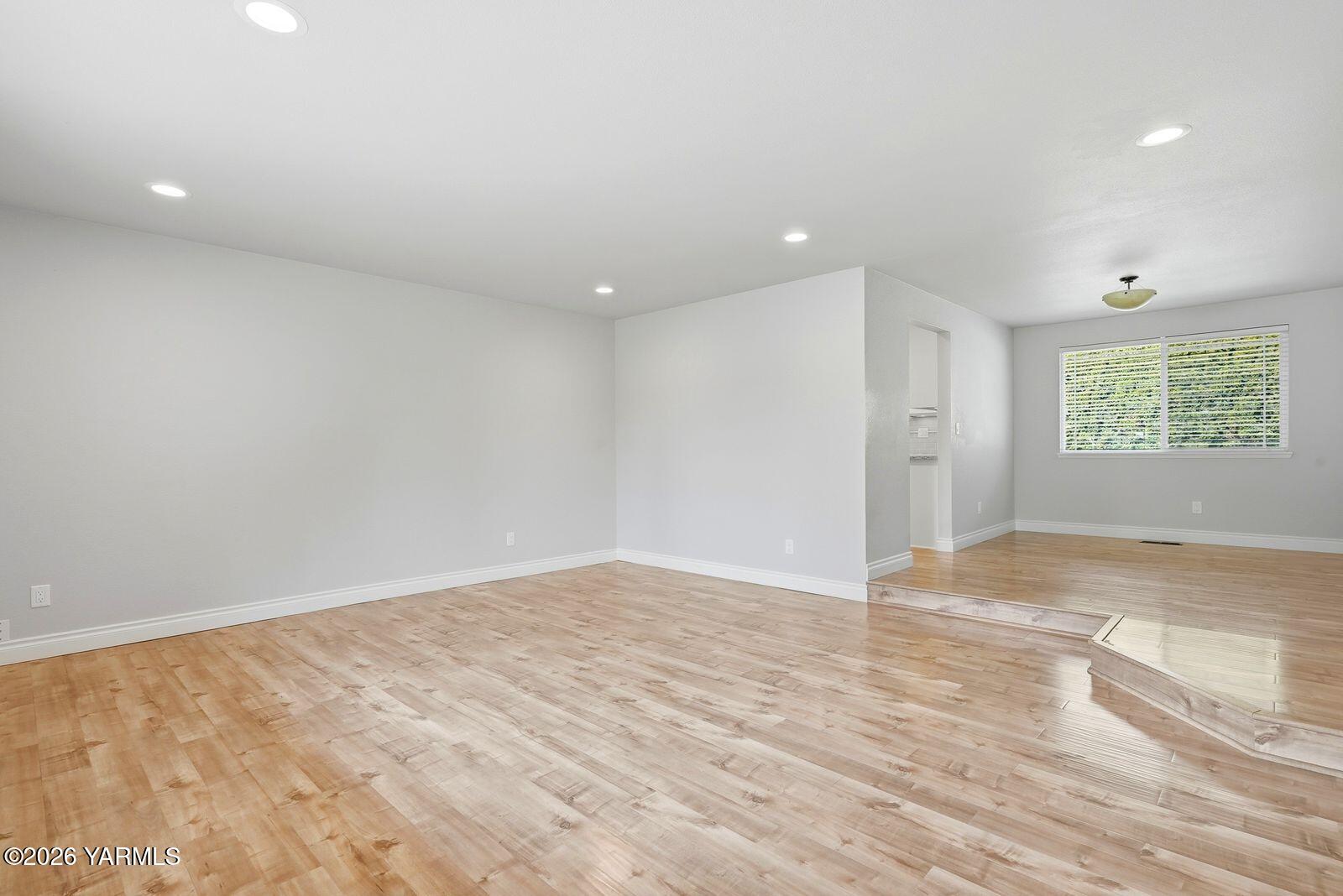 30 Rolling Hills Dr