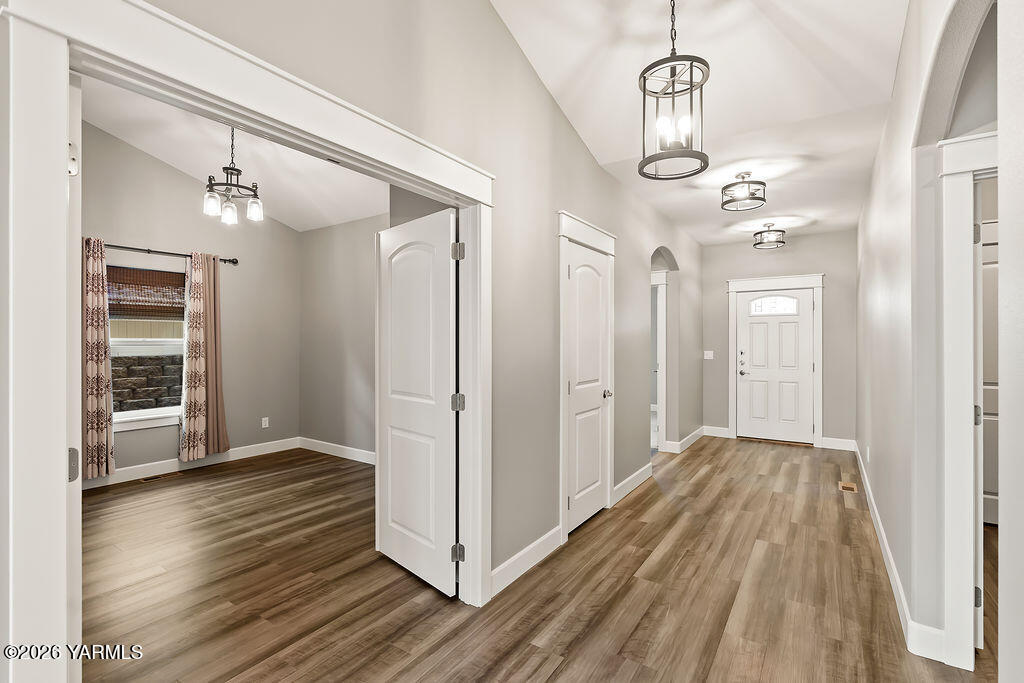 220 N 89th Ave