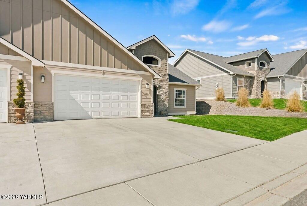 220 N 89th Ave