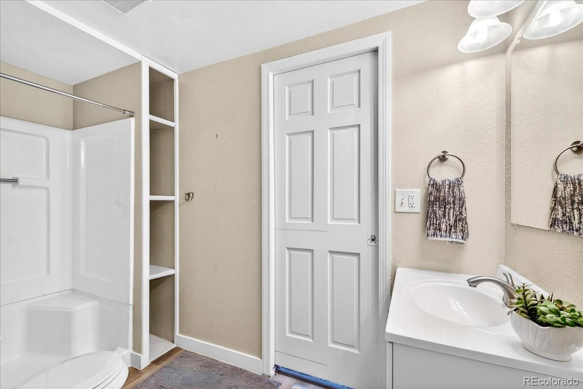 1410 S Oakland Street