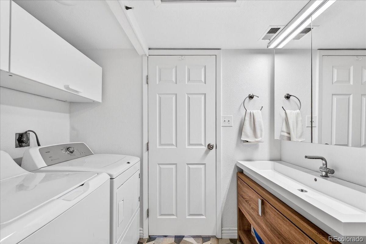 2525 S Dayton Way Unit: 2010