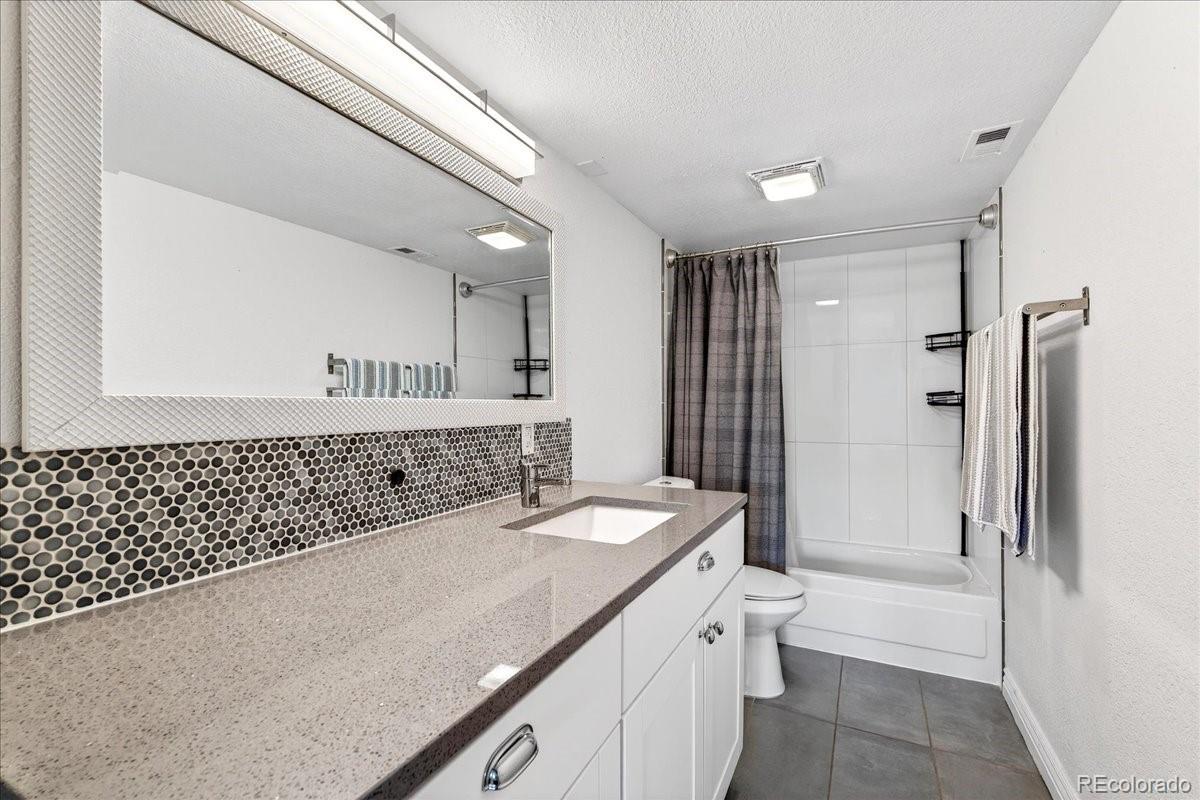 2525 S Dayton Way Unit: 2010