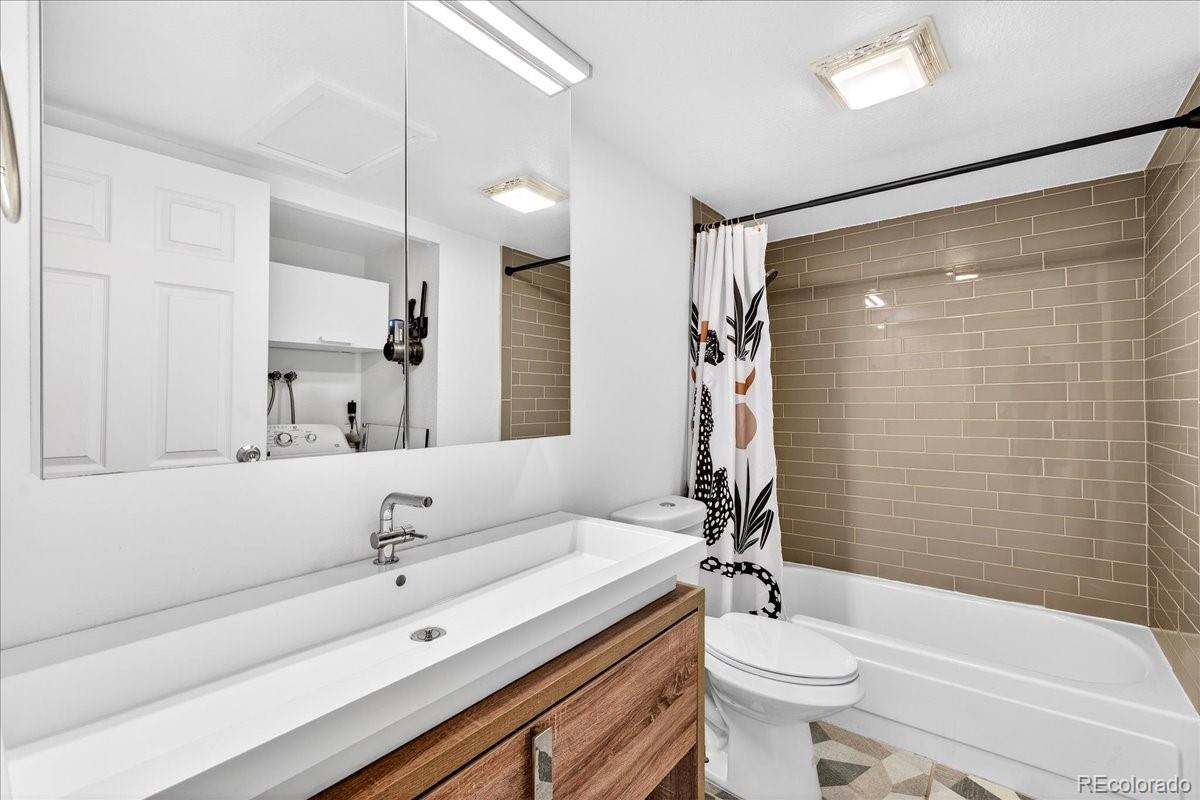 2525 S Dayton Way Unit: 2010