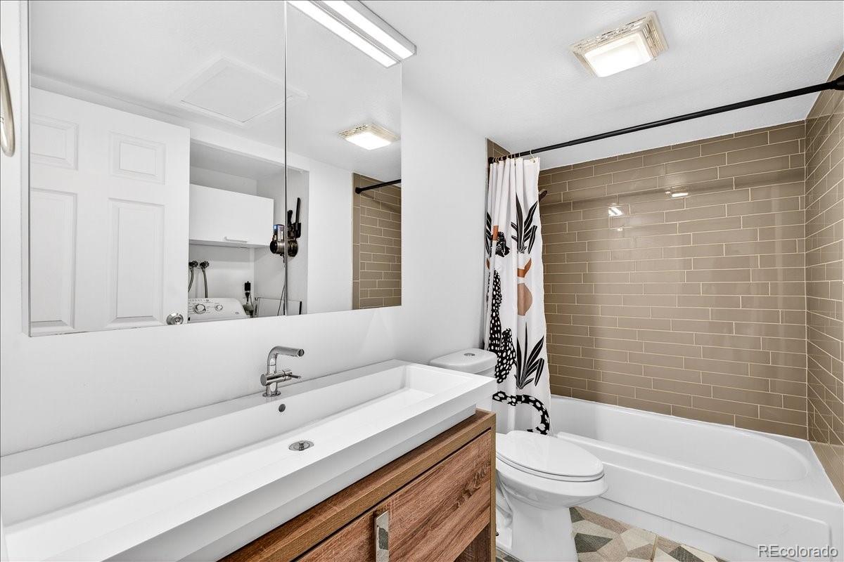 2525 S Dayton Way Unit: 2010