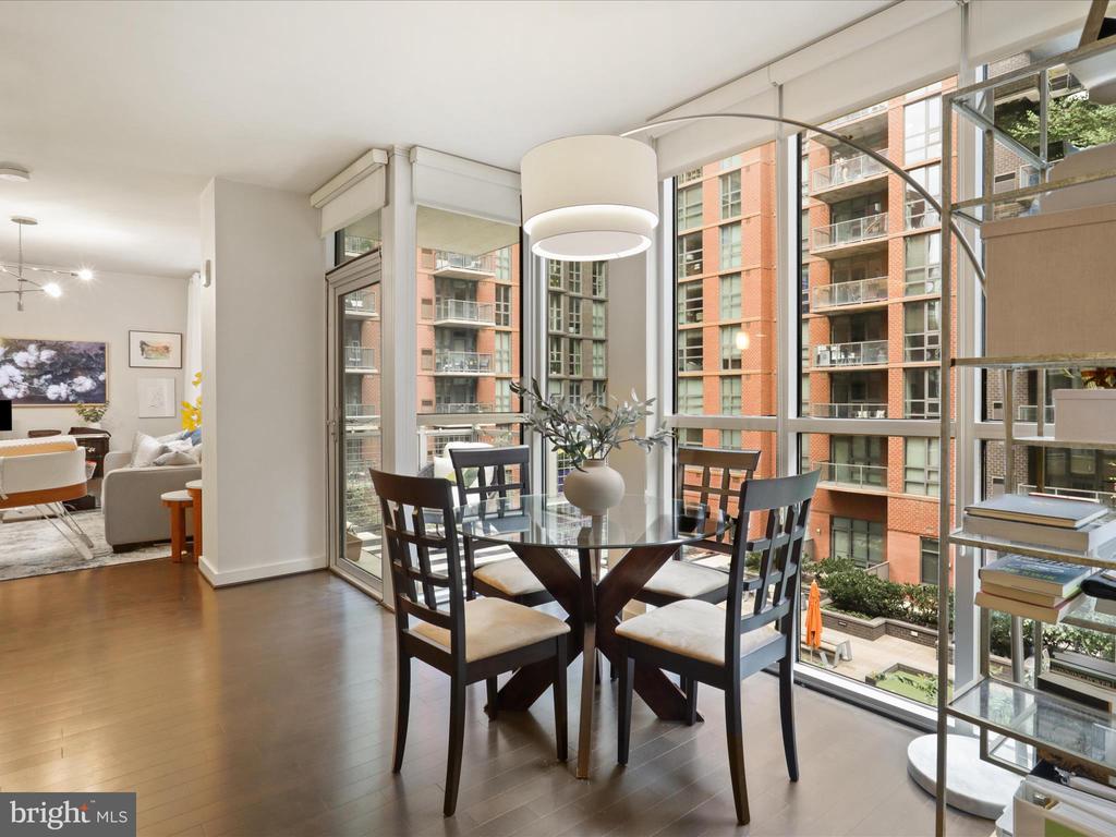 1025 1st St SE #404