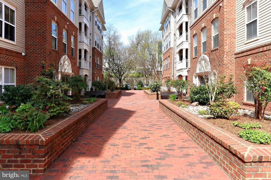 5116 Donovan Dr #307