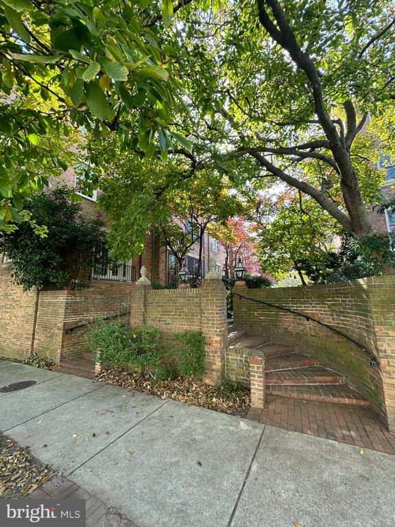 322 N ROYAL ST