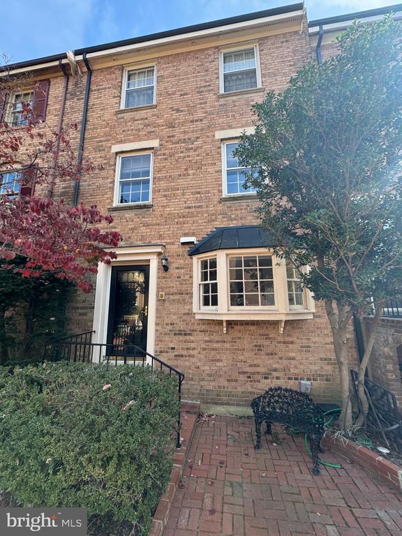 322 N ROYAL ST