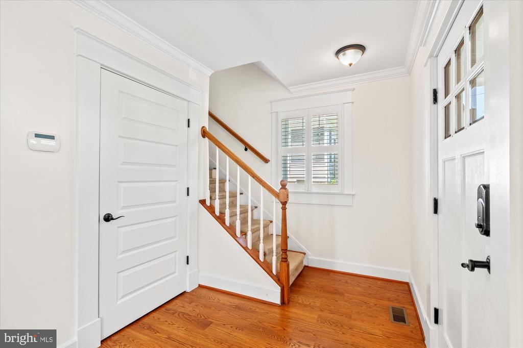 323 Clifford Ave