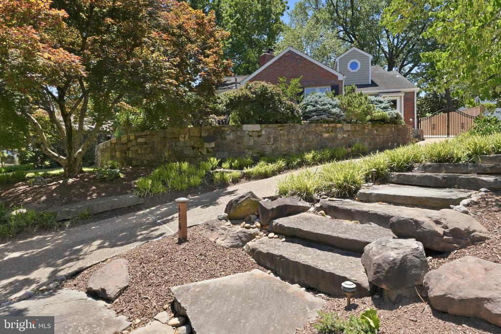 414 SKYHILL ROAD
