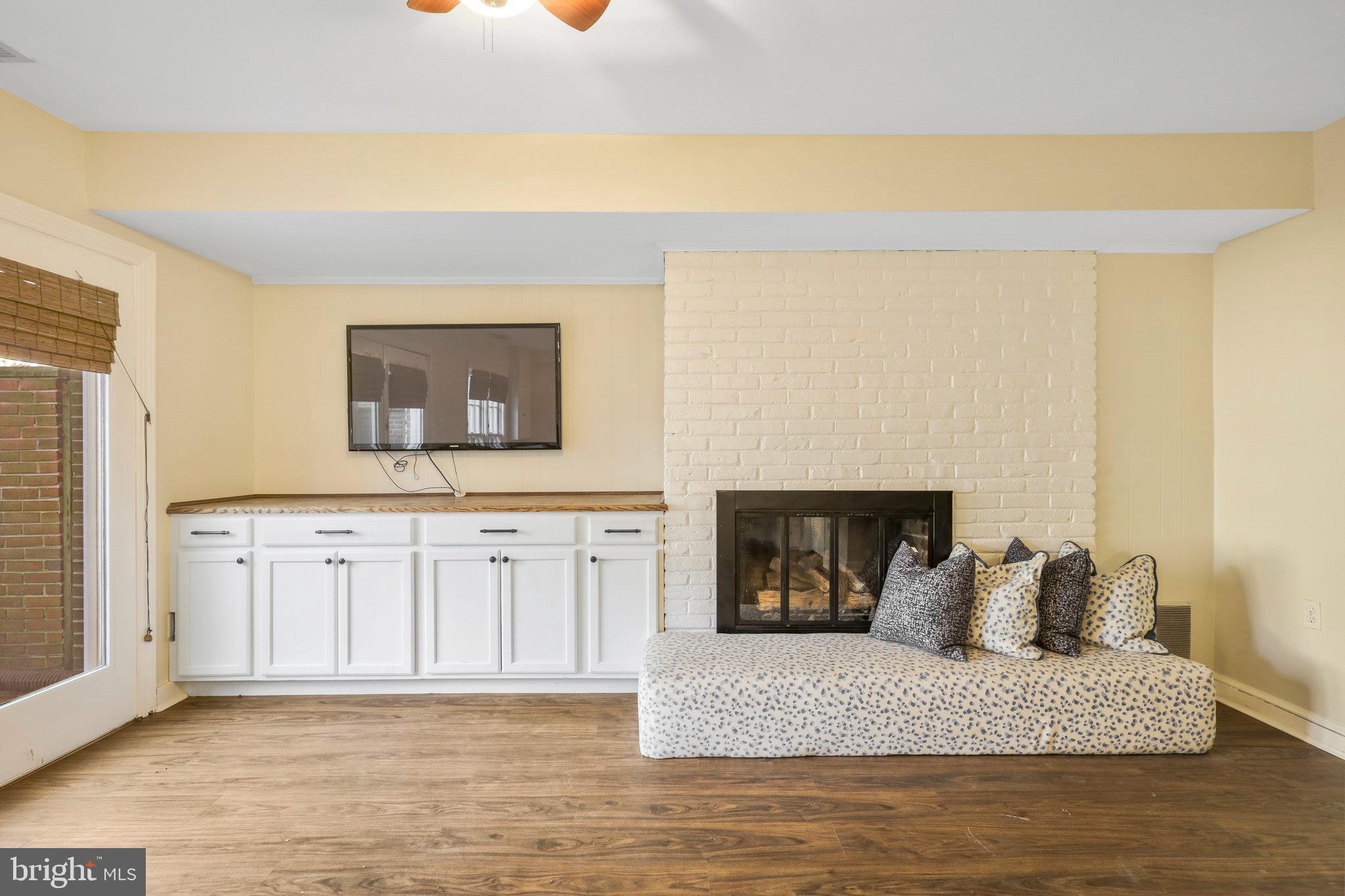 1732 Olde Towne ROAD