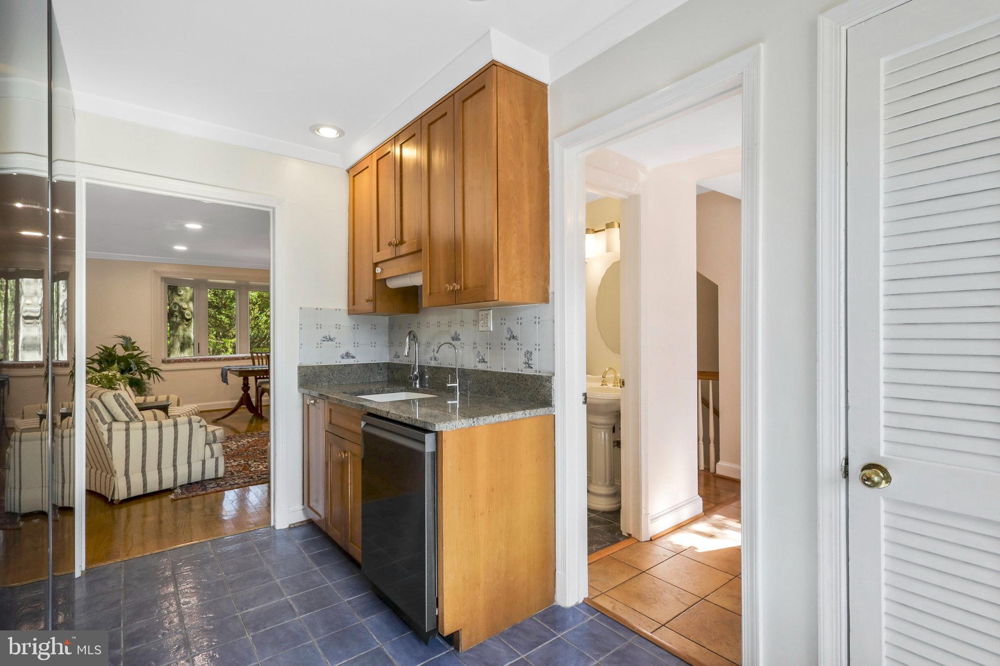 1732 Olde Towne ROAD