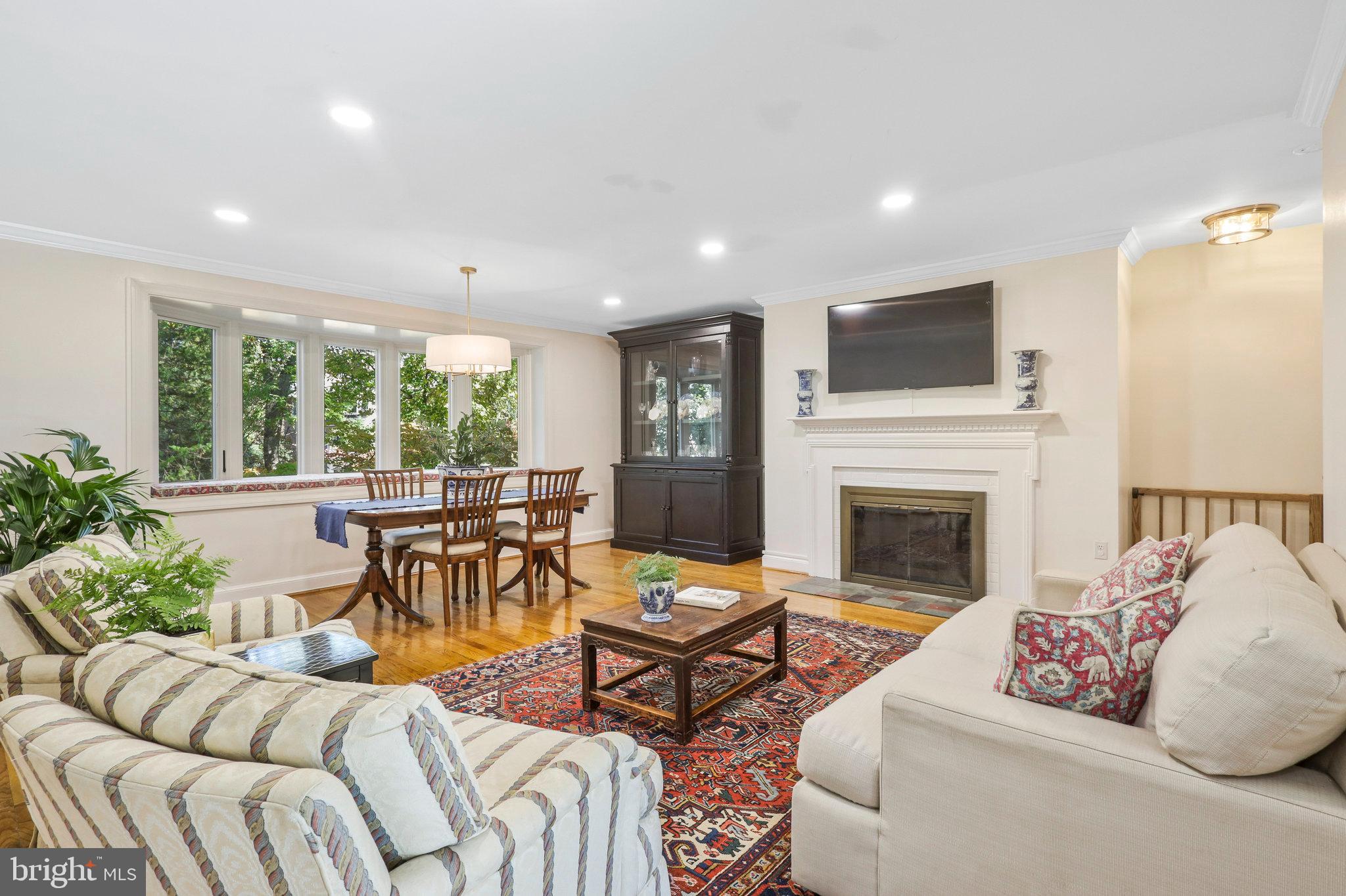 1732 Olde Towne ROAD