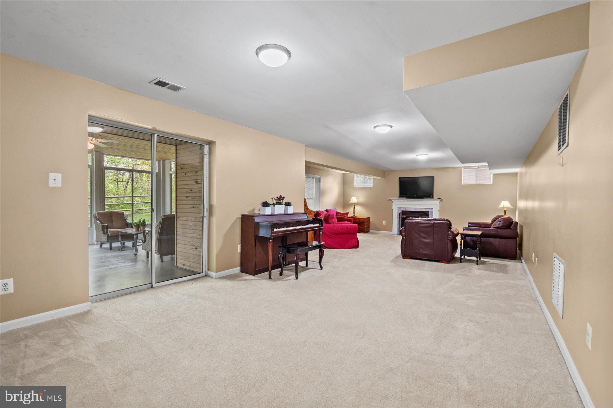 3810 Colonial Ave