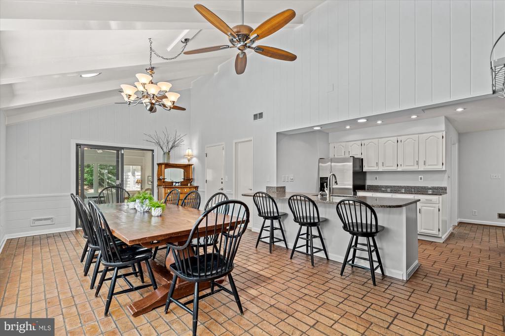 1201 Villamay Blvd