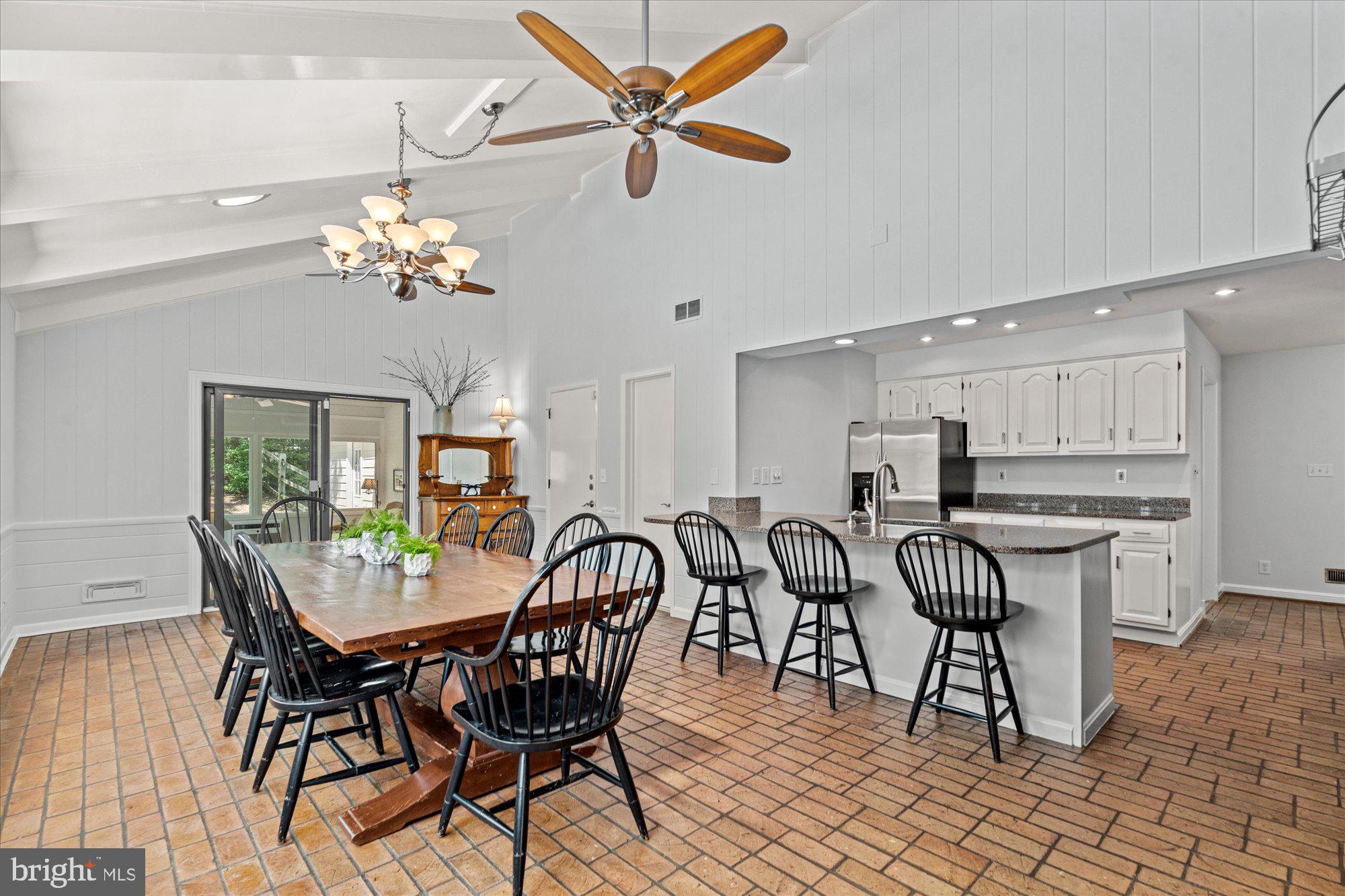 1201 Villamay Blvd