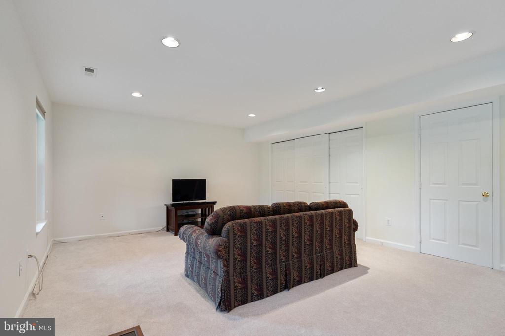 5422 Castle Bar Ln