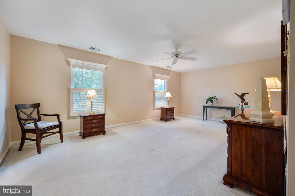 5422 Castle Bar Ln
