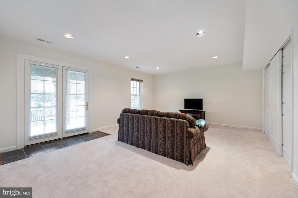 5422 Castle Bar Ln