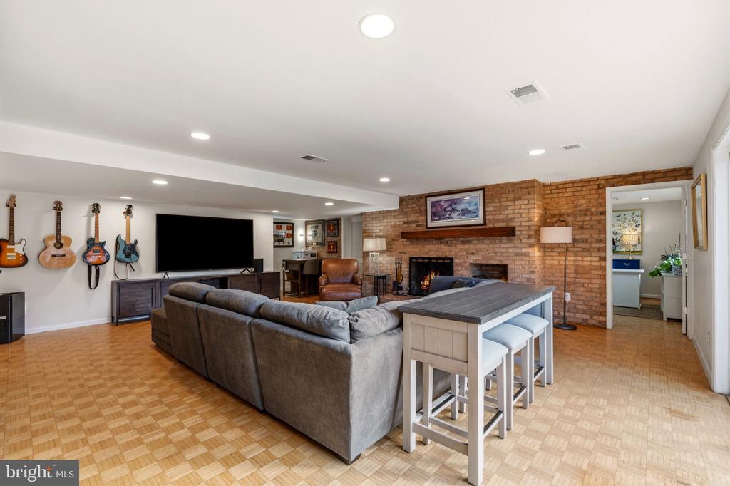 7215 MARINE DRIVE