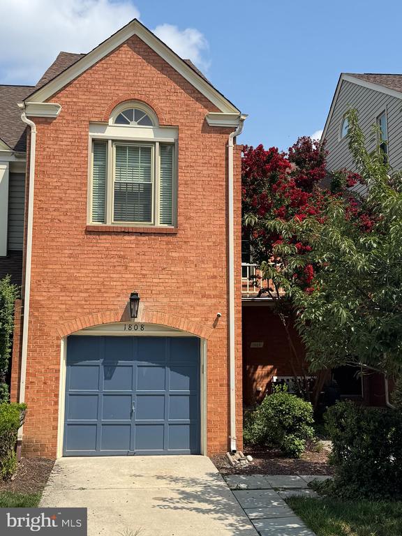 1808 DUFFIELD LANE