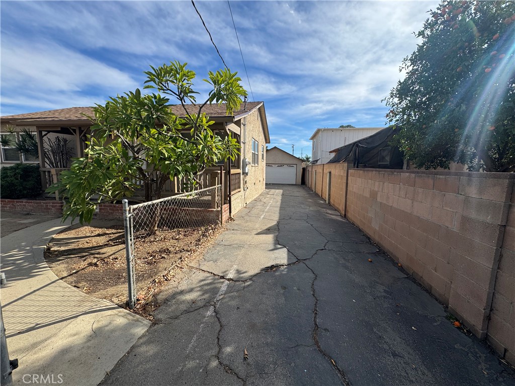14752 Lakeside Street