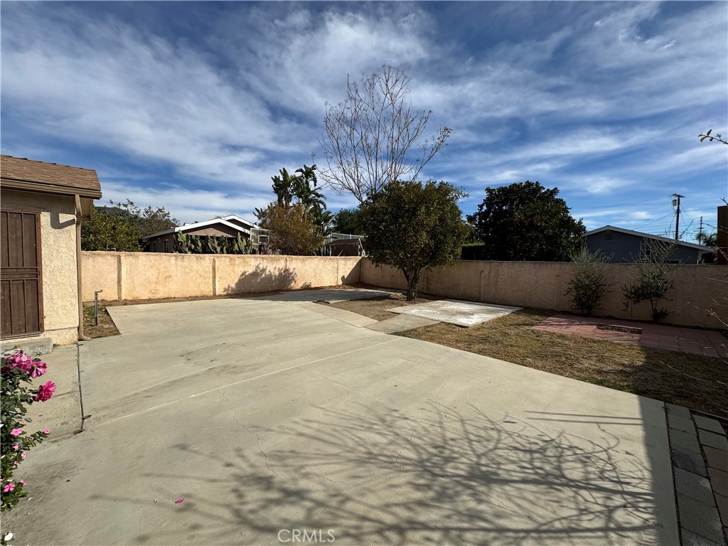 14752 Lakeside Street