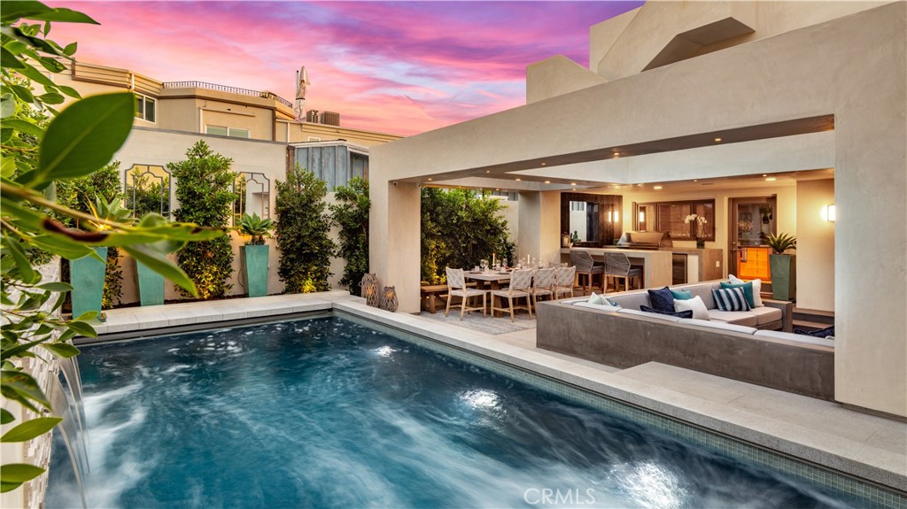 2540 Manhattan Avenue