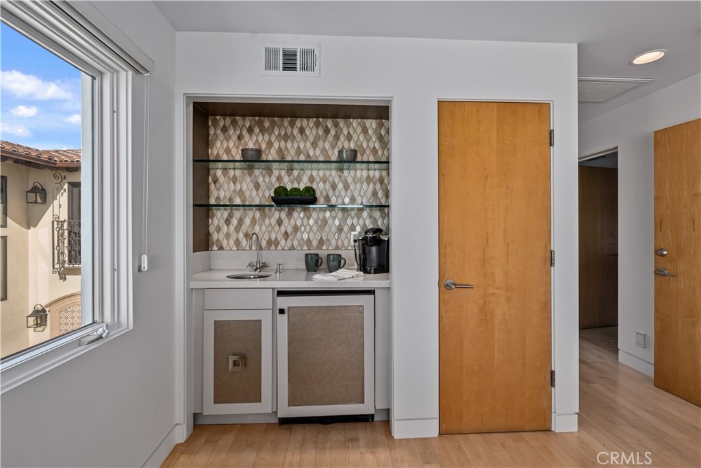 2540 Manhattan Avenue