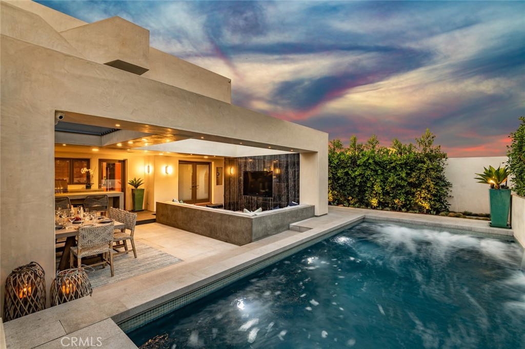 2540 Manhattan Avenue