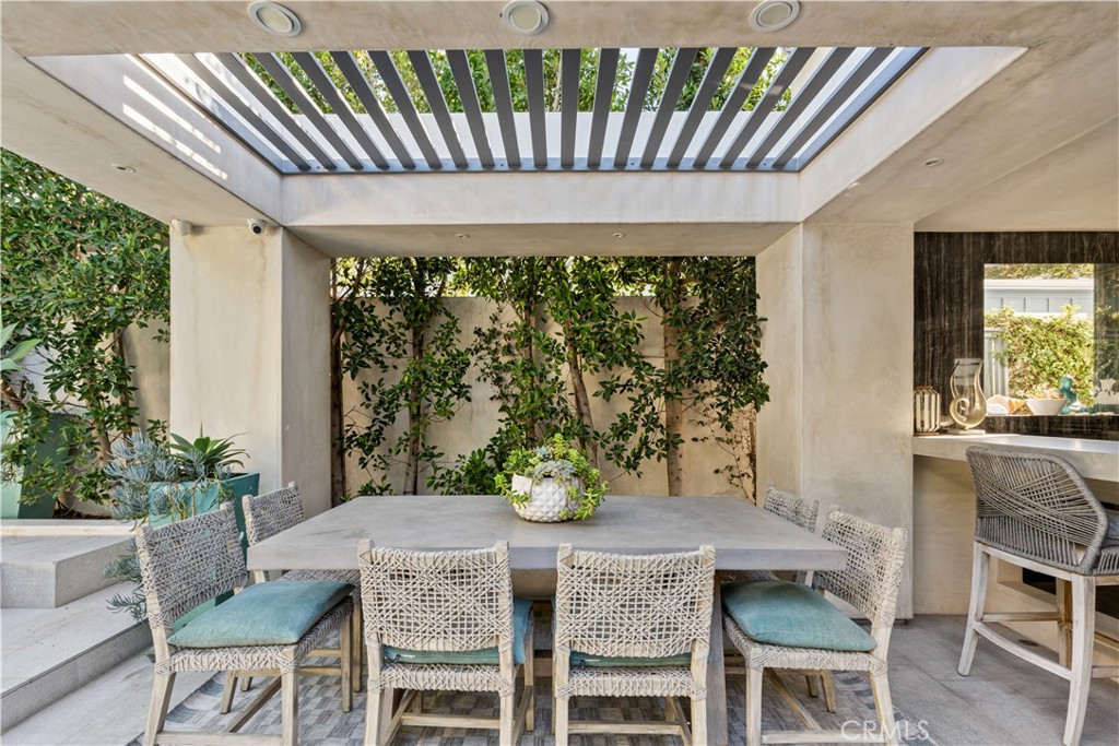 2540 Manhattan Avenue