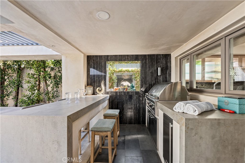 2540 Manhattan Avenue