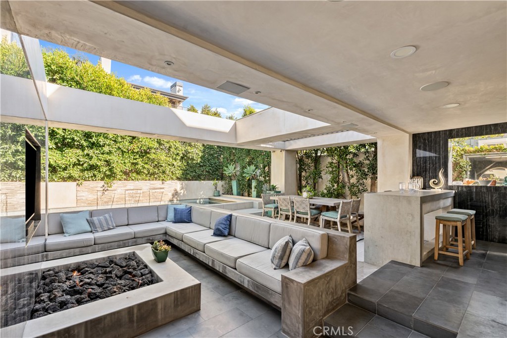 2540 Manhattan Avenue