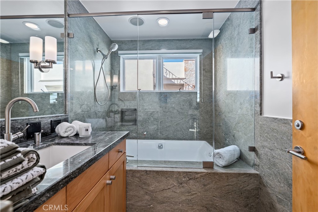 2540 Manhattan Avenue