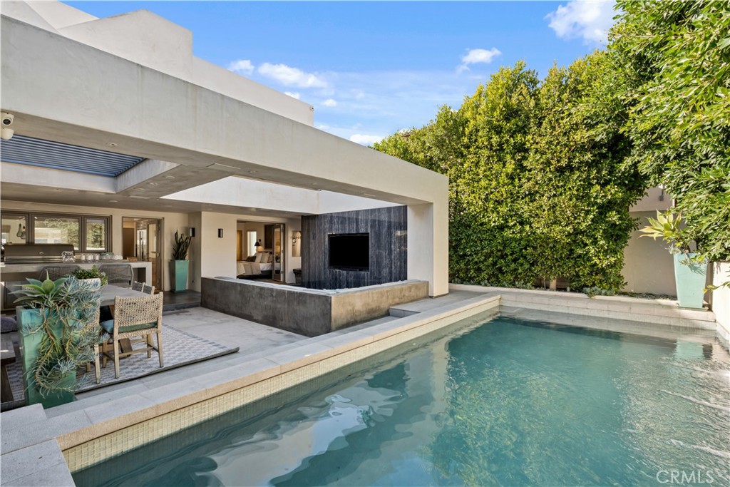 2540 Manhattan Avenue