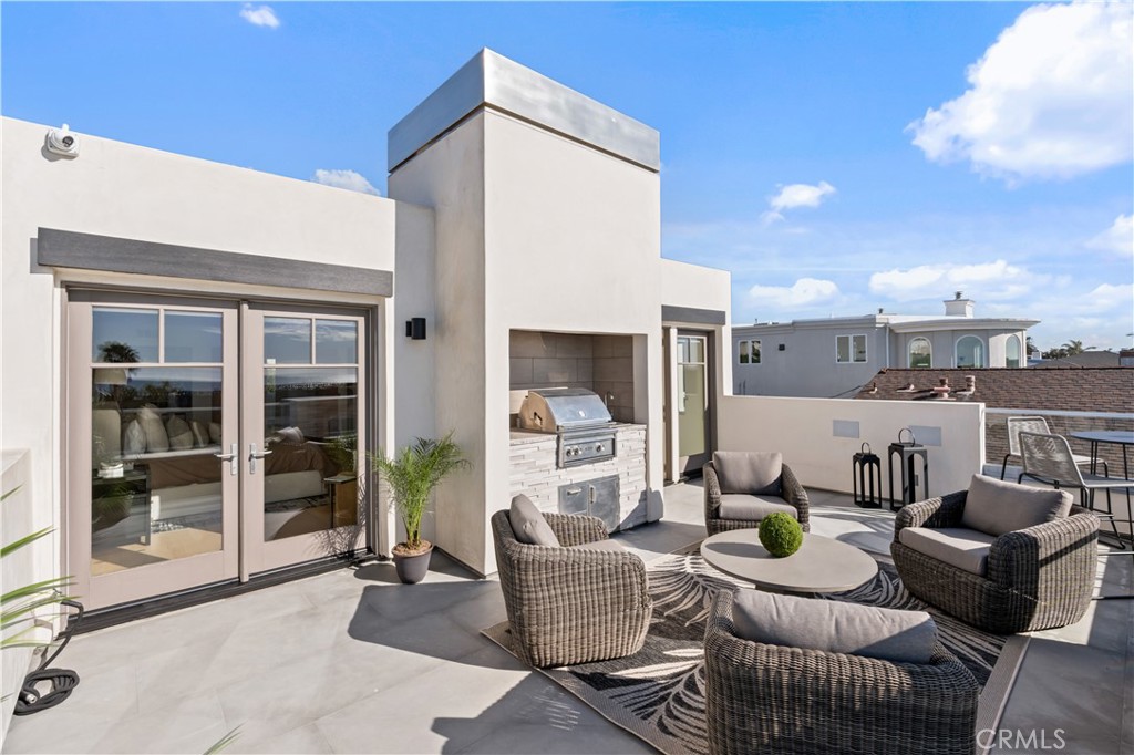 2540 Manhattan Avenue