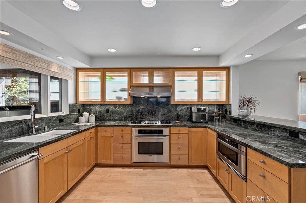 2540 Manhattan Avenue