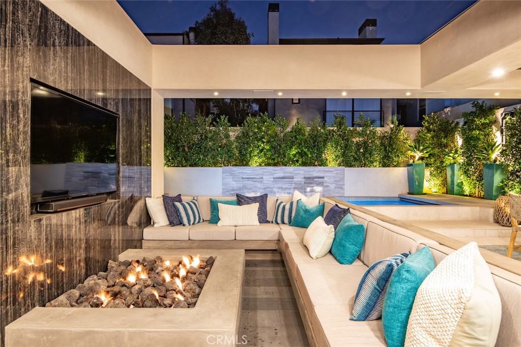 2540 Manhattan Avenue