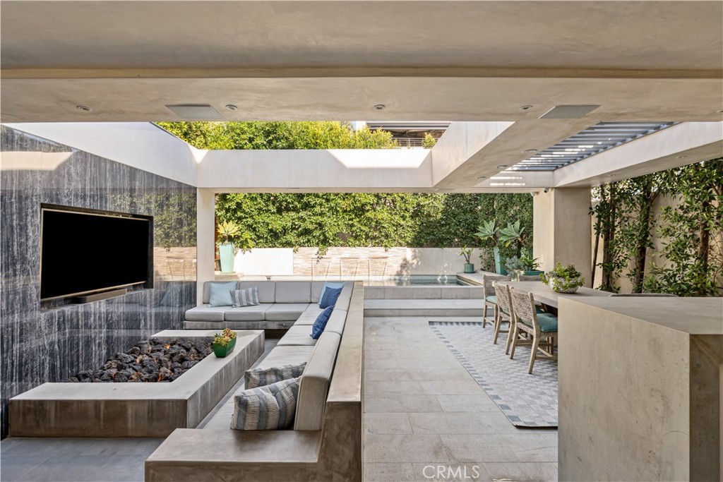 2540 Manhattan Avenue