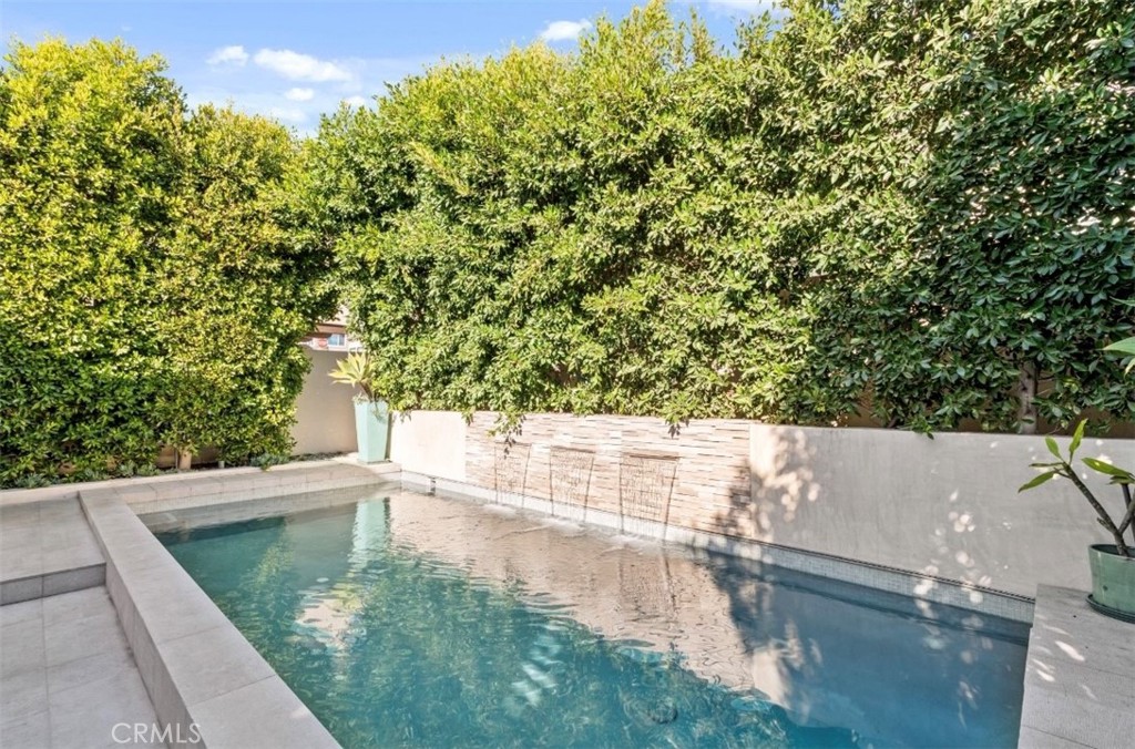 2540 Manhattan Avenue