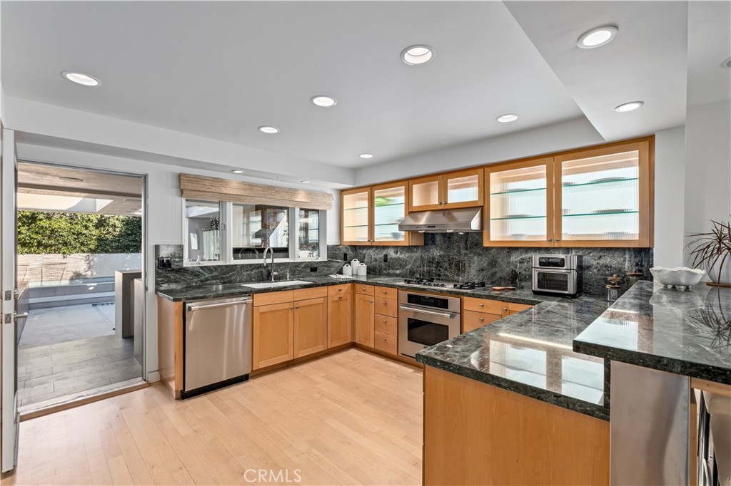 2540 Manhattan Avenue