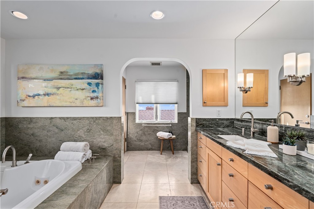 2540 Manhattan Avenue