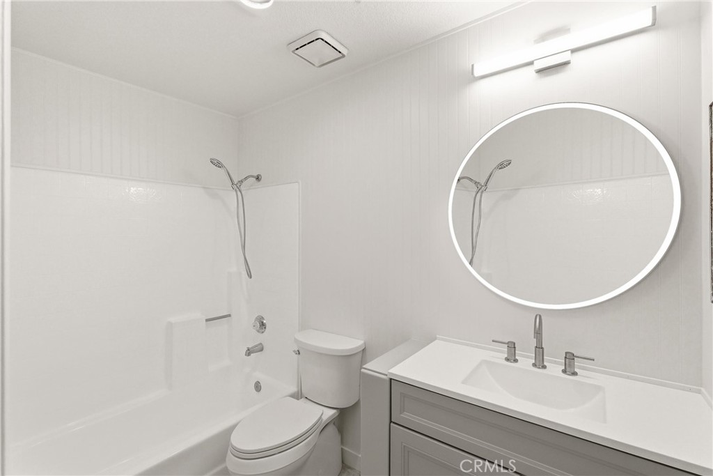 15111 Freeman Avenue 84