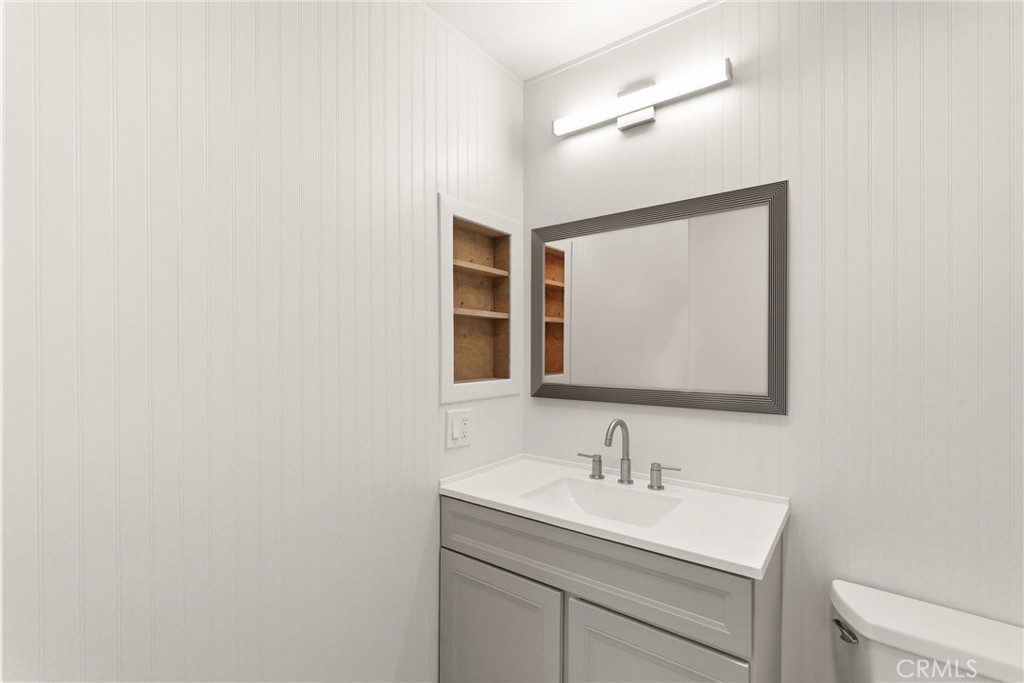 15111 Freeman Avenue 84