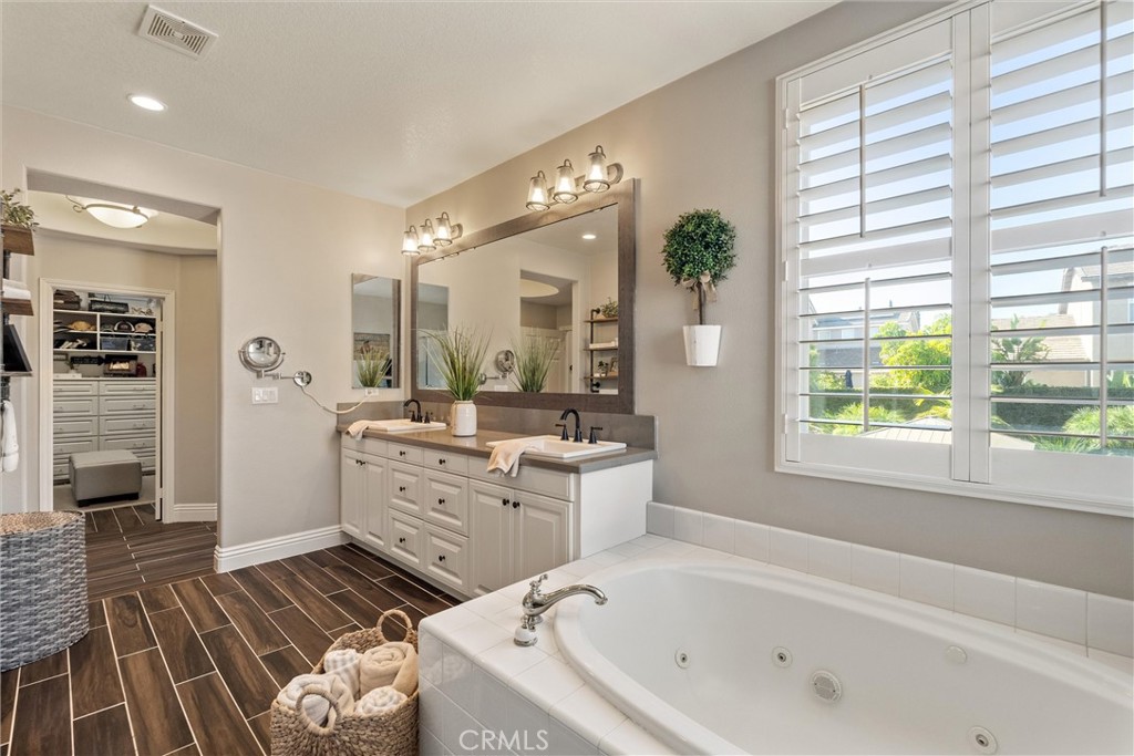 2440 N Highwood Road