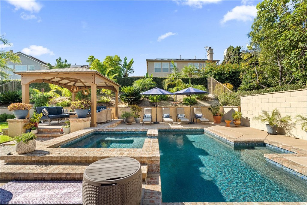 2440 N Highwood Road